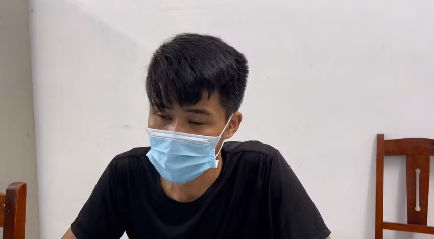  Cô gái bị người tình nhốt, đánh vì nhắn tin cho người yêu cũ: Chiều 12/5, Nguyễn Thái Cường (37 tuổi, ngụ TP Quảng Ngãi, Quảng Ngãi) phát hiện chị P.T.D. (28 tuổi, quê ở Tây Ninh) nhắn tin với người yêu cũ đã nổi cơn ghen tuông, nhốt chị Đ. trong phòng, đánh đập dã man. Ngày 13/5, Công an tỉnh Quảng Ngãi cho biết đang điều tra, làm rõ. 