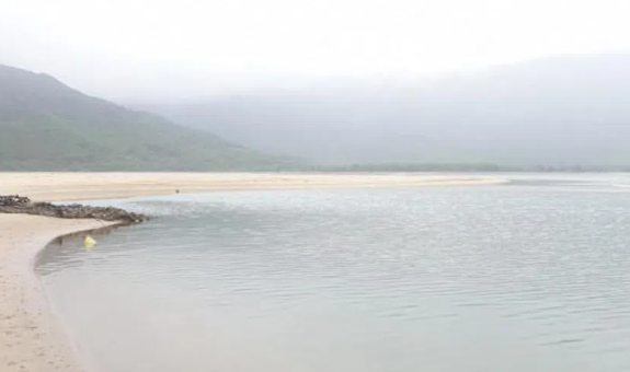  Cùng nhóm bạn tắm sông, nam sinh lớp 10 đuối nước: Ngày 13/5, ông Hoàng Văn Ngừng - Chủ tịch UBND xã Quảng Tiên, thị xã Ba Đồn, tỉnh Quảng Bình cho biết, chiều 12/5, em T. V. H. (SN 2006 trú tại xã Quảng Tiên, thị xã Ba Đồn) đang là học sinh lớp 10A3, Trường THPT Lê Lợi cùng một nhóm bạn ra sông Gianh để tắm không may H. bị đuối nước thương tâm.