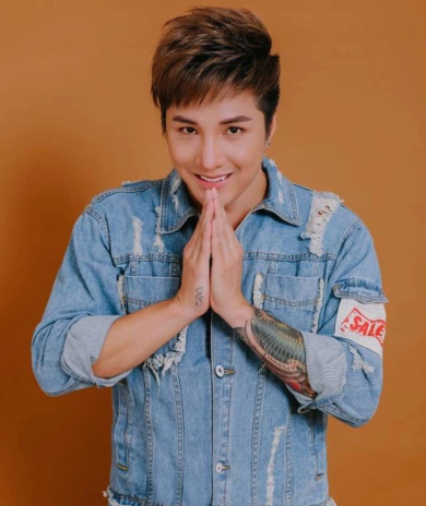 Ca si Lam Chan Khang noi gi giua lum xum bi kien?