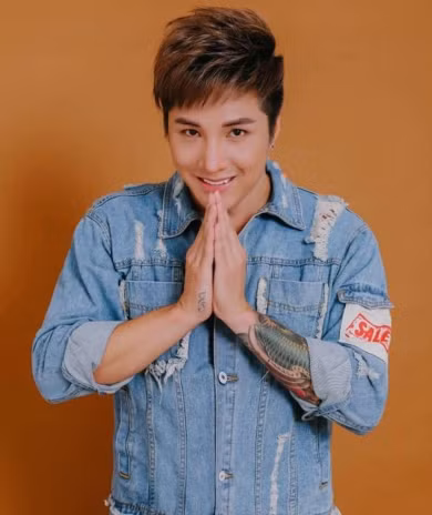 Ca si Lam Chan Khang noi gi giua lum xum bi kien?