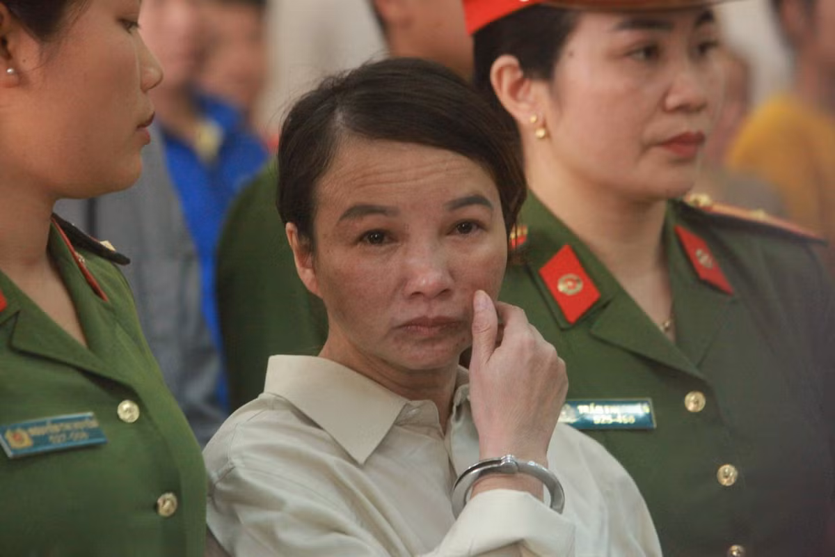 Tháng 5/2017, Trần Thị Hiền gặp Bùi Văn Công để hỏi mua 4 bánh heroin. Công ra giá 160 triệu đồng/bánh và Hiền đồng ý. Sau đó, Công đến tìm Vì Thị Thu để đặt hàng với giá 600 triệu đồng cho 4 bánh heroin. Thu đến biên giới Việt - Lào, nhưng chỉ mua được 2 bánh heroin, mang về cất giấu ở giường ngủ, dặn chồng là Vì Văn Toán giữ.