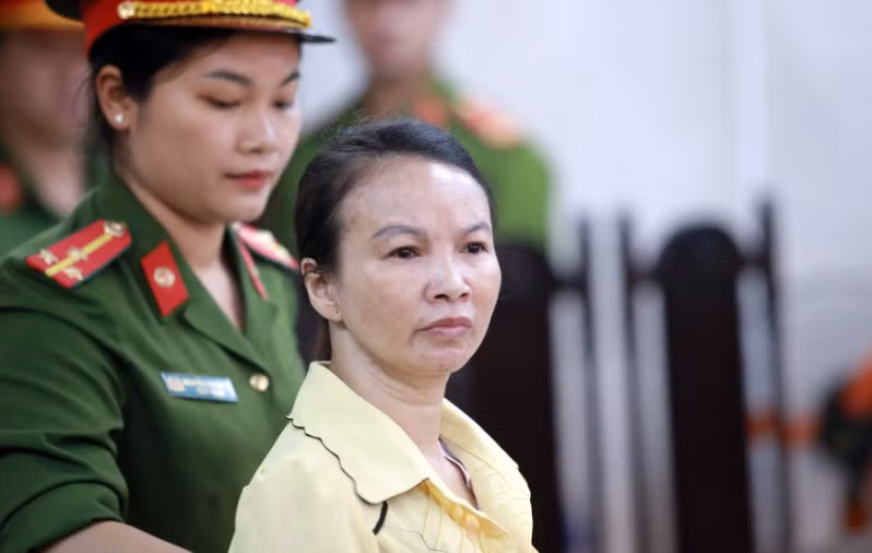 Cuối tháng 5/2017, Bùi Văn Công rủ Lường Văn Hùng đến nhà Vì Thị Thu lấy ma túy đi giao cho Trần Thị Hiền. Khi đến nơi, Công và Hùng mua một gói ma túy của vợ chồng Vì Thị Thu, Vì Văn Toán để sử dụng. Khi Bùi Văn Công giao 2 bánh heroin cho Trần Thị Hiền, bà Hiền đã đưa 290 triệu đồng và nợ lại 30 triệu đồng.