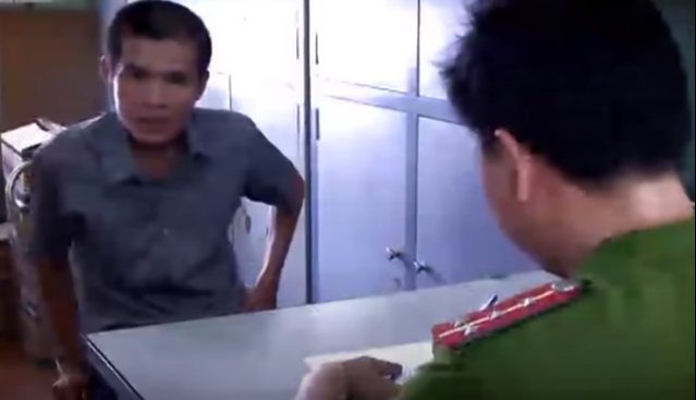 Theo đó, Sang khai nhận chiều 18/6/2014, do chưa có tiền mua ma túy nên bàn với Thành đi cướp vàng để bán lấy tiền mua thuốc và được Thành đồng ý. Để thực hiện ý định, Sang chuẩn bị một khẩu súng giả bắn ra lửa để làm hung khí khống chế và đưa Thành một chiếc búa để đập tủ trưng bày của tiệm vàng.