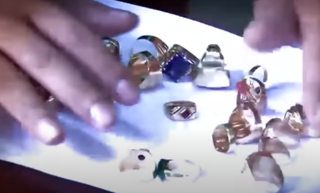 Sau đó, cả ba mang vàng về một tiệm khác ở Dĩ An, Bình Dương bán thì chủ tiệm vàng phát hiện nên trình báo Công an. Khi Công an ập đến kiểm tra thì nhóm đối tượng bỏ chạy. Đến ngày 24/6/2014, Sang đến Công an thị xã Dĩ An đầu thú, đến ngày 25/6, cơ quan Công an bắt khẩn cấp Thành và Thảo.