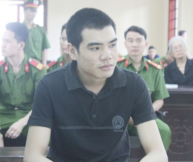 Ngày 30/9/2015, TAND tỉnh Nghệ An mở phiên tòa sơ thẩm, xét xử lưu động tại hội trường Trung tâm Văn hóa - Thông tin huyện miền núi Tương Dương và tuyên án tử hình đối với Vi Văn Hai về tội "Giết người". Sau đó, Hai có đơn kháng cáo xin giảm nhẹ hình phạt xuống tù chung thân. Phía gia đình bị hại không có đơn kháng cáo.