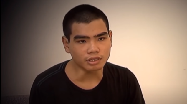 Chị Yến sợ hãi bỏ chạy bị vấp hàng rào ngã, Hai chạy tới cửa cổ hai mẹ con nạn nhân chết ngay bên bờ suối. Một ngày sau khi đối tượng bị bắt, cơ quan chức năng đã tìm được con dao gây án cách hiện trường khoảng 500 mét.