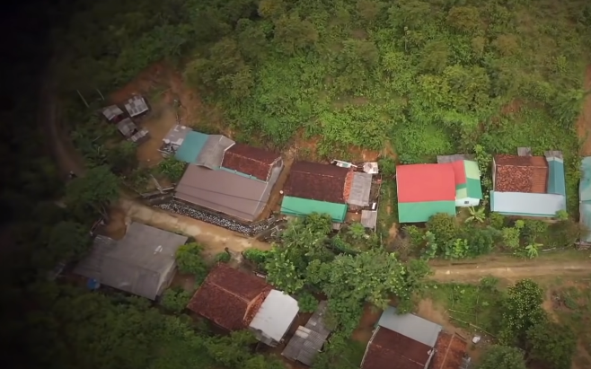 Theo thông tin thu được từ người dân bản Phồng, anh Lo Văn Thọ là một người hiền lành, sống khép kín và không có mâu thuẫn với ai. Gia đình anh là một trong những hộ nghèo nhất của bản. Và hơn 2 tuần sau khi vụ án xảy ra, manh mối về đối tượng vẫn chưa rõ ràng, các trinh sát vẫn bám trụ hiện trường. Nhiều chốt chặn được lập ra, nhằm truy bắt kẻ gây án.