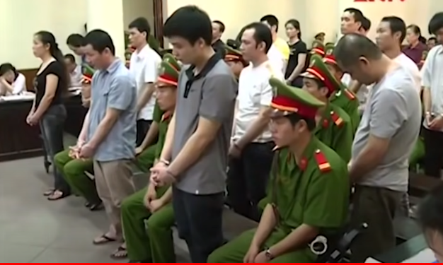 Ngày 23/4/2012, sau 2 năm vụ án buôn bán ma tuý xuyên quốc gia do Nguyễn Bá Thuỷ và Đinh Thị Thuý Hồng cầm đầu cùng 21 bị cáo đã được TAND TP Hà Nội đưa ra xét xử. Tuy nhiên, cuối phiên xét xử chỉ có Nguyễn Bá Thuỷ bị tuyên án tử hình đã khiến cho không ít người nặng lòng với vụ án cảm thấy còn quá nhẹ chưa đủ sức răn đe cho những kẻ hám lợi bất lương về ma tuý.