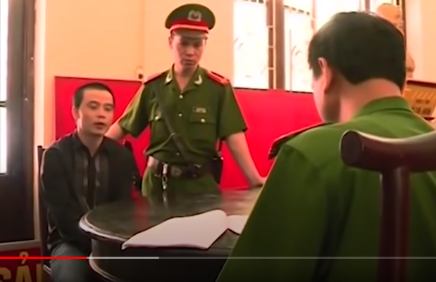 Ngày 21/4/2010, Hưng được Thủy gọi đến khách sạn ở quận Nhất, TP HCM, để nhận vận chuyển một chiếc vali và 6 cục ma túy hình tròn được để lẫn vào thùng hoa quả. Sau đó, giao cho Hưng vận chuyển cho Hồng ở Hà Nội. Hưng còn khai đã vận chuyển ma túy thuê cho vợ chồng Hồng và Thủy nhiều lần giữa 2 chiều Hà Nội và TP HCM và ngược lại. Tiền công tùy thuộc vào số lượng ma túy trong mỗi lần vận chuyển.