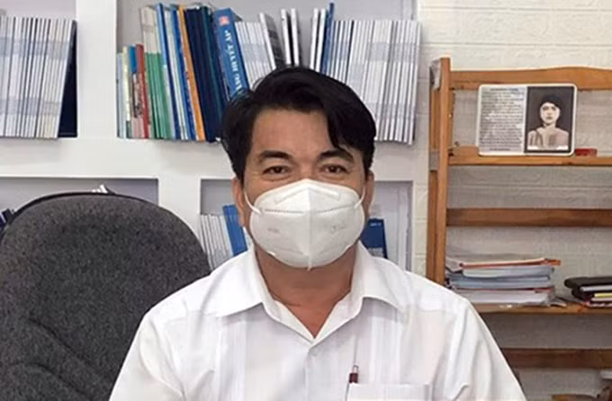  Cách hết chức vụ đối với giám đốc CDC Hậu Giang: Chiều 10/5, UBND tỉnh Hậu Giang cho biết đã cách hết chức vụ trong Đảng và cách chức Giám đốc CDC Hậu Giang đối với ông Nguyễn Văn Lành do vi phạm đối với các gói thầu mua sắm kit xét nghiệm COVID-19 liên quan Công ty Việt Á. 