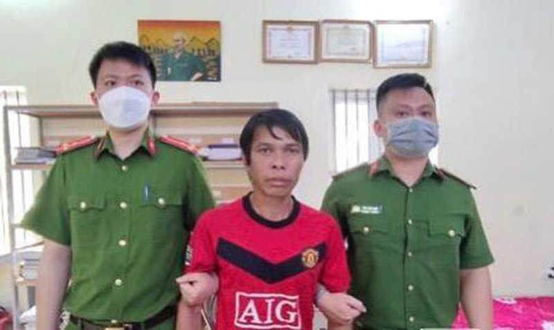  Bé gái 13 tuổi bị hiếp dâm nhiều lần trên đồi vắng: Lợi dụng việc cháu Q.A.T. (SN 2009, trú tại huyện Điện Biên) đi chăn thả gia súc tại khu vực hoang vắng, Lường Văn Thiện (SN 1978, trú xã Thanh Minh, TP Điện Biên Phủ, tỉnh Điện Biên) đã nhiều lần ép buộc bé gái để thực hiện hành vi đồi bại của mình. Ngày 11/5, Công an TP Điện Biên Phủ cho biết đã khởi tố, bắt tạm giam Thiện. 