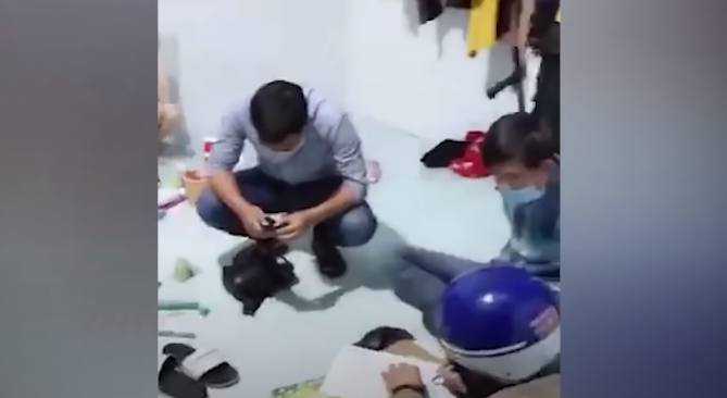 Hai ngày sau, lực lượng trinh sát phối hợp với Công an xã Xuân Hiệp, huyện Xuân Lộc ập vào khống chế bắt giữ Huy Hoàng khiến tên này không kịp trở tay. Khám xét nơi ở của Hoàng và bạn gái, lực lượng Công an thu giữ một số tang vật liên quan đến vụ án, môtô mới chuộc sau khi cầm cố đánh bạc, 6 viên đạn đầu chì, 39 sợi dây rút nhựa màu trắng. Cùng lúc này, một mũi trinh sát khác tiến hành khám xét nhà Trân, thu được giỏ xách, dao, bình khò lửa để cắt cửa, nón bảo hiểm, quần, áo, giày, dép, môtô đối tượng dùng để gây án.