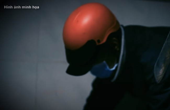 Theo hồ sơ vụ án, 3h sáng 11/04/2020, tại Ấp Hòa Bình, xã Bảo Hòa, huyện Xuân Lộc, tỉnh Đồng Nai một vụ trộm đột nhập nhà dân kinh hoàng xảy ra. Theo lời kể của nữ chủ nhà, thì 2 tên trộm bịt mặt, mặc đồ đen, khều chân gọi dậy rồi bật điện, cầm dao khống chế, lục soát đồ đạc.