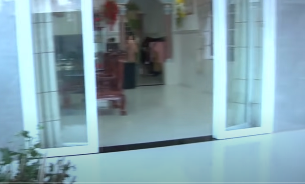 Điều đáng quan tâm là gia đình nạn nhân làm nghề kinh doanh bất động sản nên bọn cướp cho rằng họ giàu, nên đã lên kế hoạch từ trước, chờ thời cơ thuận lợi gây án. Một tình tiết quan trọng được gia đình nạn nhân nghi vấn, có thể đối tượng gây án ở huyện Cẩm Mỹ hoặc TP.Long Khánh, là người từng làm thuê cho gia đình khi hành nghề khoan giếng.