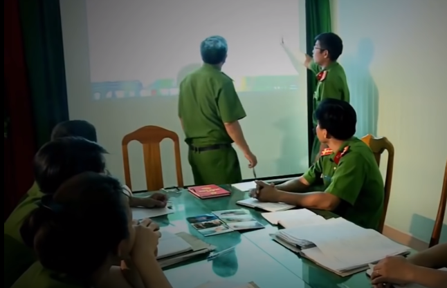 Nhận định được đưa ra có thể liên quan tới vụ việc nên các nhân chứng chưa khai hết các tình tiết diễn ra trước thời điểm xảy ra án mạng nên thông tin còn bị nhiễm loạn. Bên cạnh đó, hiện trường vụ án còn nằm trên tuyến đường huyết mạch nối TP Phan Thiết với các địa phương khác mật độ người qua lại lên đến hàng vạn lượt công việc tìm kiếm chẳng khác nào mò kim đáy bể.