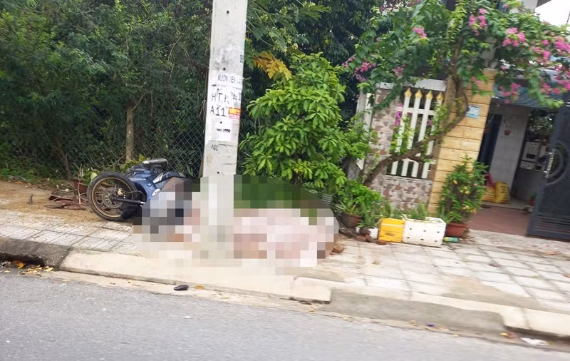  Tông vào trụ điện, 2 khách nước ngoài tử vong tại chỗ: Rạng sáng 15/5, tại số nhà 208 Hùng Vương (phường Thanh Hà, TP Hội An, Quảng Nam) hai người nước ngoài là anh Denver Christopher Marcus (SN 1997) và chị Thompson Pethmay (SN 1998) chạy trên cùng một xe máy mang biển số Quảng Nam bất ngờ leo lên lề, tông vào trụ điện bên đường. Cú tông mạnh khiến 2 người chết tại chỗ, chiếc xe máy hư hỏng. 