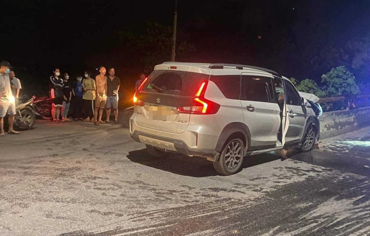  Ô tô đâm vào lan can cầu, 2 người tử vong tại chỗ: Tối 15/5, tại đường TL283 đoạn thuộc địa phận thôn Đa Tiện, xã Xuân Lâm (Thuận Thành, Bắc Ninh), xe ô tô do anh N.T.Q (SN 1989) cầm lái mang biển kiểm soát 89A-291.xx chở theo anh N.V.T (SN 1988, cùng trú Thuận Thành) đã tông vào lan can cầu, cú tông khiến chiếc ô tô bị biến dạng phần đầu, 2 người trên xe chết tại chỗ. 