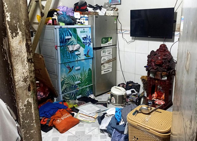 Tin nong 18/5: Bat bac si yeu cau nam sinh lot sach do de dam o-Hinh-2