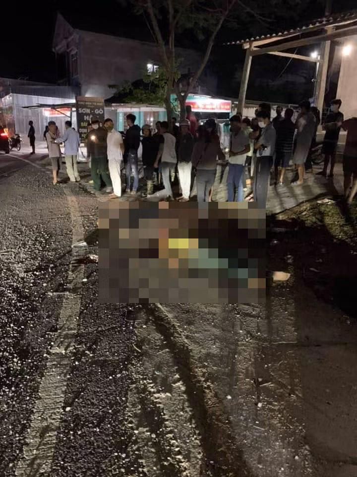 Khi đi đến đoạn đường trên bất ngờ va chạm với xe máy đi ngược chiều mang BKS 21B1- 096.75, trên xe có 2 người là N.X.K. (SN 1985) và H.V.C. (SN 1990, cùng trú tại thôn Khe Đắc, xã Cát Thịnh, huyện Văn chấn, tỉnh Yên Bái).