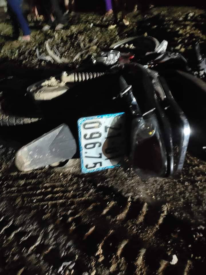 Hậu quả khiến K. và C. tử vong tại chỗ, 2 phương tiện bị hư hỏng nặng. Hiện, nguyên nhân vụ xe máy đấu đầu xe tải khiến 2 người tử vong đang được cơ quan chức năng điều tra, làm rõ. 