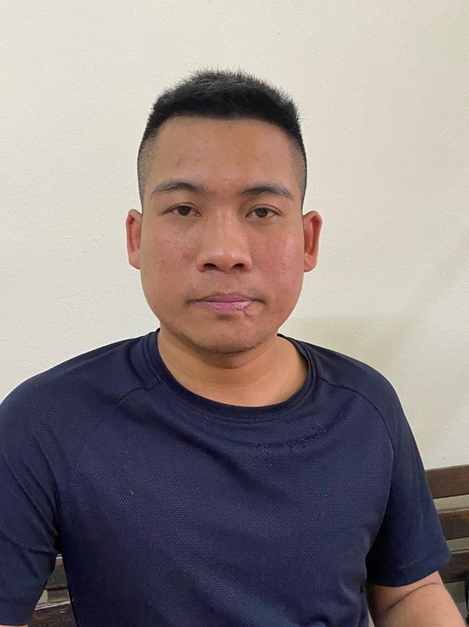 Khoi to tai xe taxi chiem doat dien thoai cua 2 nu du khach Nga