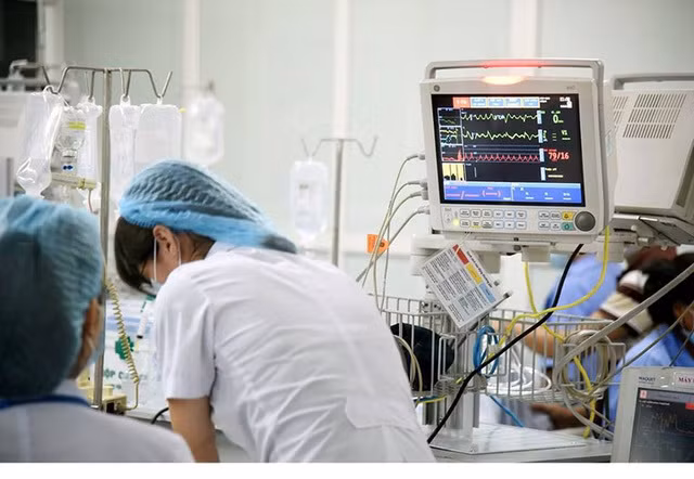 Bac si tu vong khi dang truc, canh bao can benh chet nguoi qua bat ngo