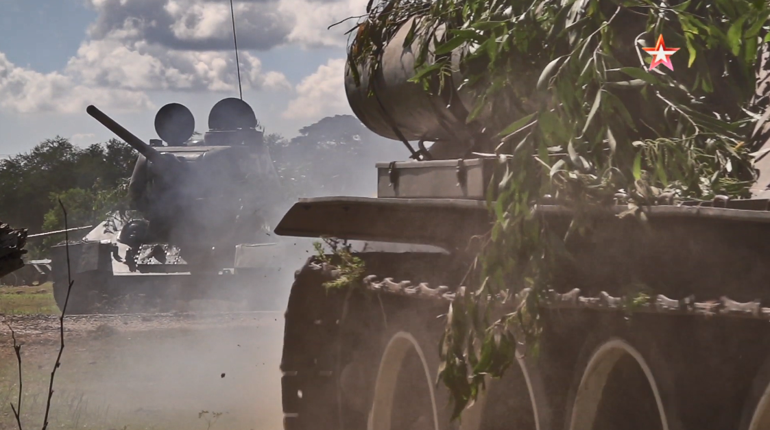 Về phần T-34/85 sau khi nghỉ hưu nhiều khả năng chúng sẽ đóng vai trò lực lượng xe tăng dự b hoặc xuất hiện trong các viện bảo tàng quân sự của Lào, như cách mà nhiều chiếc T-34/85 khác trên thế giới đã phải trải qua sau một khoảng thời gian dài chinh chiến. Nguồn ảnh: Zvezda.