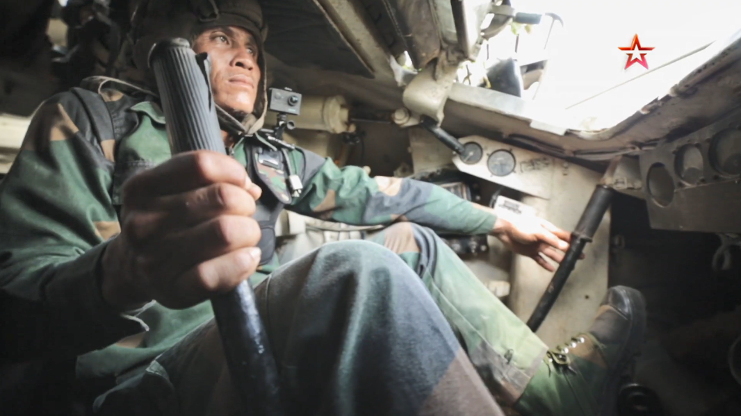 Với động cơ diesel Model V-2-34 có công suất 500 mã lực, cỗ xe tăng 26.5 tấn này có thể di chuyển với vận tốc tối đa lên đến 53km/h với tầm hoạt động chỉ 300km. Nguồn ảnh: Zvezda.