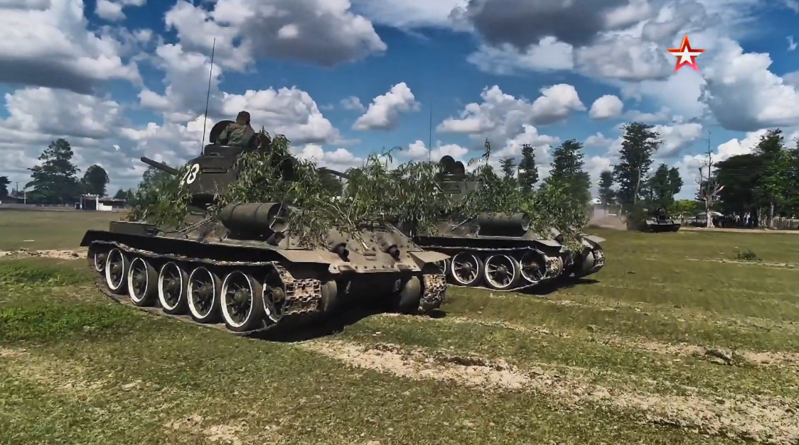 Với số xe tăng T-72B mới, lực lượng tăng thiết giáp Lào sẽ gần như được “lột xác” so với thời điểm hiện tại khi đưa Lào trở thành một trong những quốc gia sở hữu dòng xe tăng hiện đại nhất nhì trong khu vực thậm chí là ngang ngửa T-90S của Việt Nam ở một số mặt. Nguồn ảnh: Zvezda.