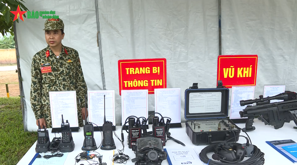 Một số trang thiết bị liên lạc vô tuyến trên bờ và dưới nước của Binh chủng Đặc công, hầu hết trong số này đều được nhập khẩu từ nước ngoài. Nguồn ảnh: Quân đội Nhân dân.
