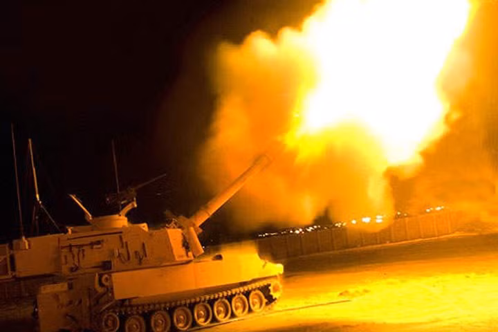 Đặc biệt, M109A7 có thể bắn đạn pháo có điều khiển M982 Excalibur với tầm bắn 40 km. Excalibur là loại đạn pháo có điều khiển do tập đoàn Raytheon và BAE Systems hợp tác phát triển. Ảnh: army-technology.