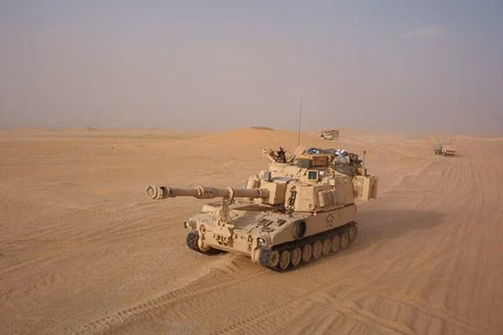 Một số thông số cơ bản: M109A7 có chiều dài 9,7m; chiều rộng 3,9m, chiều cao 3,7m; trọng lượng 35,38 tấn. Ảnh: army-technology.