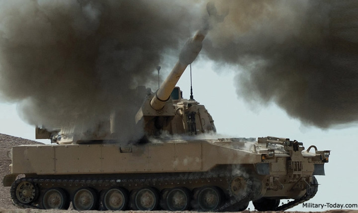 Đạn được dẫn đường bằng GPS với bán kính lệch mục tiêu (CEP) khoảng 5 m. Các thử nghiệm tại chiến trường Afghanistan cho thấy, khoảng 92% đạn pháo đã bắn có CEP chỉ 4 m. Ảnh: Military-Today.