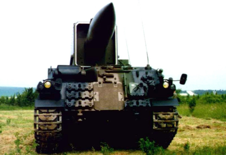  Tên lửa Pluton được chế tạo từ thời Chiến tranh Lạnh, hệ thống sử dụng khung gầm xe tăng AMX-30 có sức cơ động cao. Ảnh: Military-Today.