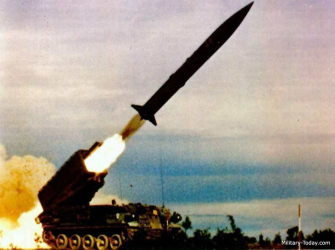 Vận tốc tối đa của hệ thống tên lửa đạn đạo chiến thuật tầm ngắn Pluton đạt 60km/h; tầm hoạt động 600km. Ảnh: Military-Today.