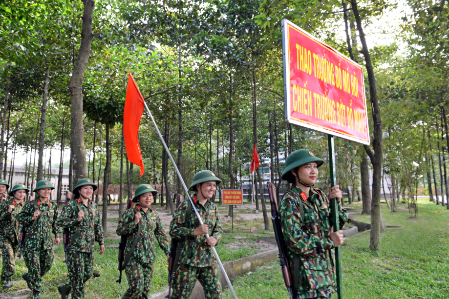 Nhung bong hoa “vuot nang thang mua” o Truong Quan su Quan khu 7