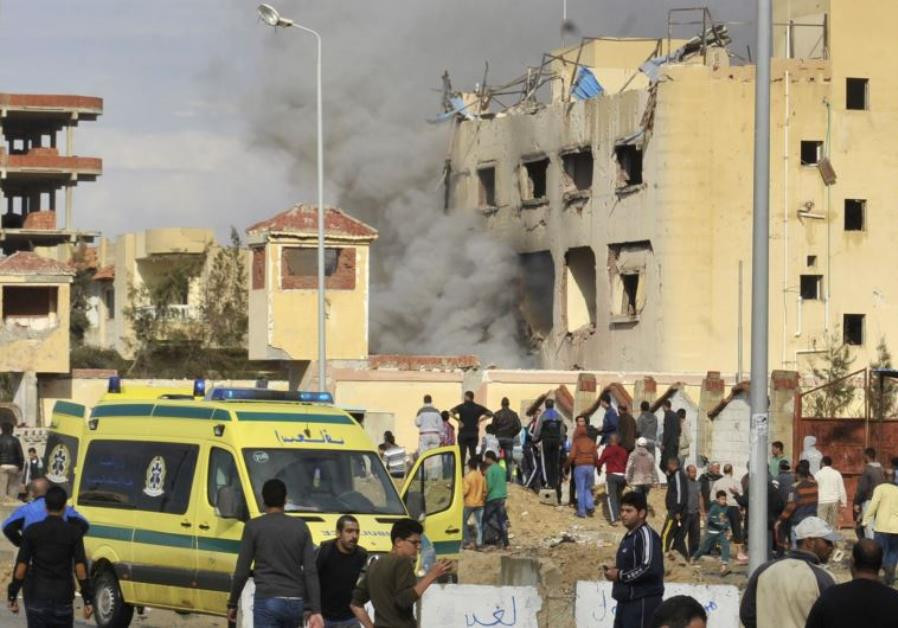 Ngày 23/7/2005, một vụ tấn công đẫm máu đã xảy ra tại khu chợ và khách sạn của thành phố nghỉ dưỡng Sharm el-Sheikh tại mũi phía Nam của bán đảo Sinai. Ít nhất 88 người đã thiệt mạng, bao gồm 11 du khách Anh, và một số người Mỹ, Israel, Đức, Séc và Italy.