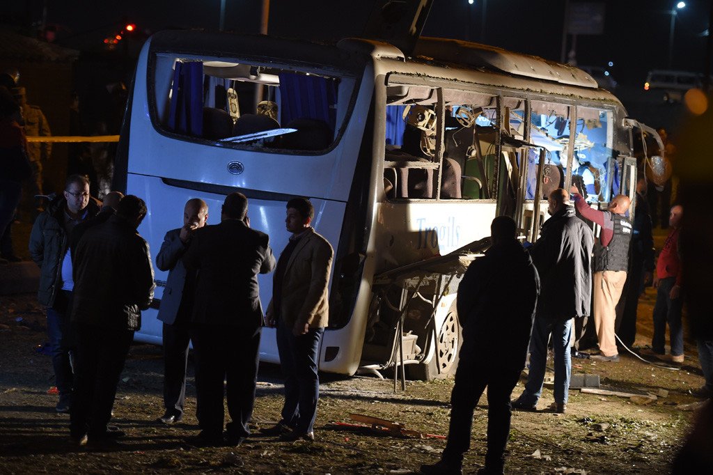 Việc du khách Việt bị đánh bom ở Ai Cập cũng khiến dư luận nhớ lại những lần du khách nước ngoài bị tấn công tại quốc gia này. Thực hiện các vụ tấn công khủng bố du khách trước đây ở Ai Cập đều có dính líu tới các phần tử Hồi giao cực đoan trước khi chúng được dẫn dắt bởi Nhà nước Hồi giáo tự ưng (IS) hoặc xa hơn là al-Qaeda. Ảnh: Reuters.