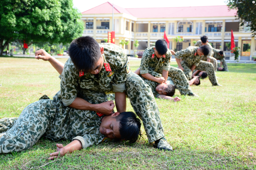 Rèn luyện võ thuật.