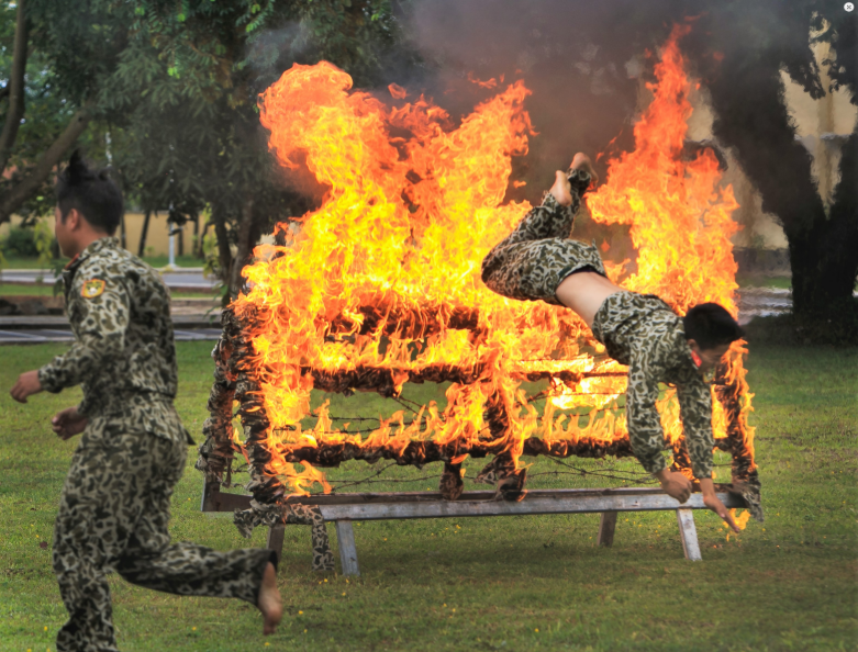 Vượt qua tường lửa.