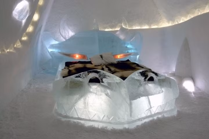 Phòng ngủ “thượng hạng” với phong cách lạ lẫm bên trong khách sạn băng nói trên.