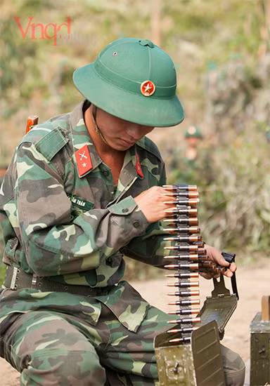 Theo như đánh giá của Đại tá Dương Trung Dũng, Hiệu trưởng nhà trường: Từ thực tế trên thao trường, chúng tôi đánh giá được vai trò tham mưu, công tác chuẩn bị, đảm bảo vật chất của các ban ngành; kiểm tra được trình độ nhận thức và vận dụng kiến thức đã học của học viên trong việc thực hiện nhiệm vụ quốc phòng - an ninh, nâng cao trình độ chỉ huy và khả năng sẵn sàng chiến đấu. Từ đó, tiếp tục bổ sung điều chỉnh, hoàn thiện công tác chuẩn bị chiến đấu. Hình ảnh: Mọi sự được chuẩn bị chu đáo kĩ lưỡng.