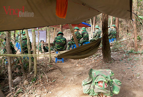 Trước đó tại đồn trú quân các tổ, đội đã xây dựng kế hoạch tác chiến kĩ lưỡng trong Hội nghị dân chủ.