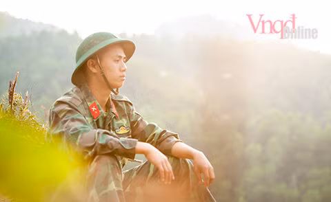 Học viên Bàng Văn Hoàng, Tiểu đoàn 2 hồ hởi: Lúc đầu em có chút lo lắng về thời gian dài của đợt diễn tập với những chặng đường hành quân khó khăn vượt qua các hình thế địa hình, địa vật. Với nhiệm vụ là nhân viên quân y, chúng em luôn phải bám sát các học viên khác để đảm bảo kịp thời khi có tình huống xảy ra. Các thầy cô trong nhà trường luôn nhắc nhở và chỉ bảo tận tình đã giúp chúng em tự tin hoàn thành nhiệm vụ. Em sắp tốt nghiệp khóa đào tạo Nhân viên quân y đại đội, với những kinh nghiệm thực tế tại nhà trường và trong đợt diễn tập này sẽ giúp ích rất nhiều cho em khi trở lại đơn vị.