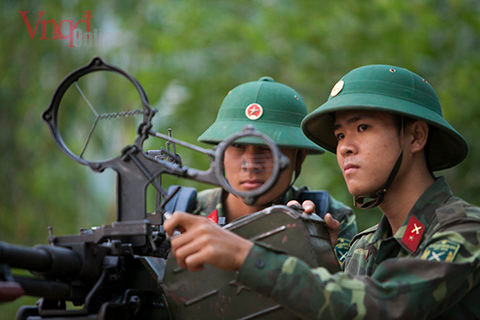 Phòng không cảnh giới từ xa, đảm bảo không có tình huống bất ngờ.