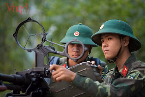 Phòng không cảnh giới từ xa, đảm bảo không có tình huống bất ngờ.