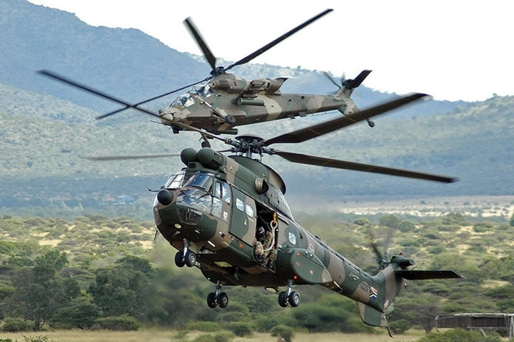 Trọng lượng tối đa khi cất cánh của trực thăng tấn công AH-2 Rooivalk (phía trên) là 8,7 tấn.