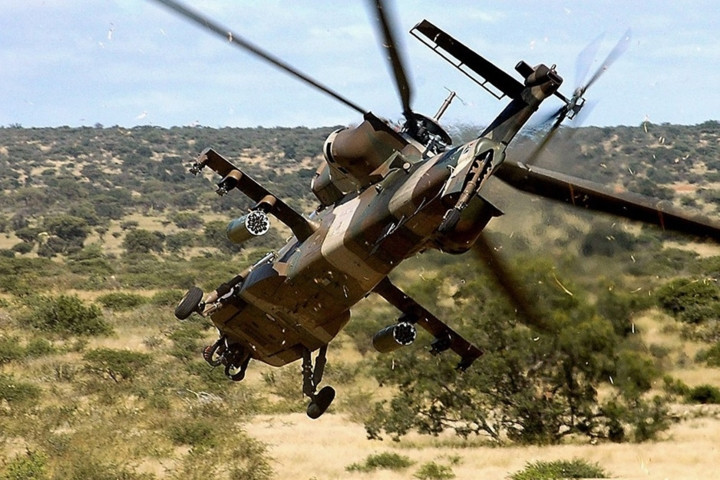 Máy bay được trang bị hệ thống dò tìm và theo dõi mục tiêu một cách tự động. Trên mũ của mỗi phi công cũng có một hệ thống quan sát.