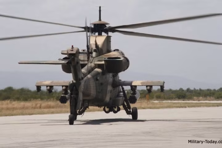 Rotor chính của máy bay có đường kính 15,58m.