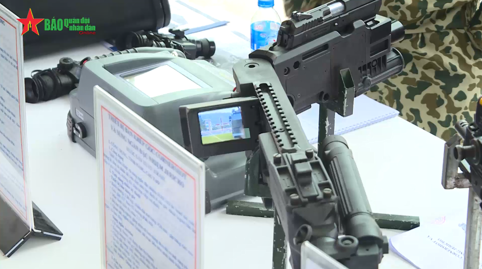 Súng ngắn Jericho 941 và CornerShot được xem là bộ đôi vũ khí đặc biệt của Đặc công Việt Nam trong nhiệm vụ chống khủng bố, hoặc các nhiệm vụ tác chiến đặc biệt, đòi hỏi chiến đấu viên phải bí mật áp sát và tiêu diệt mục tiêu từ cự ly gần. Nguồn ảnh: QĐND.